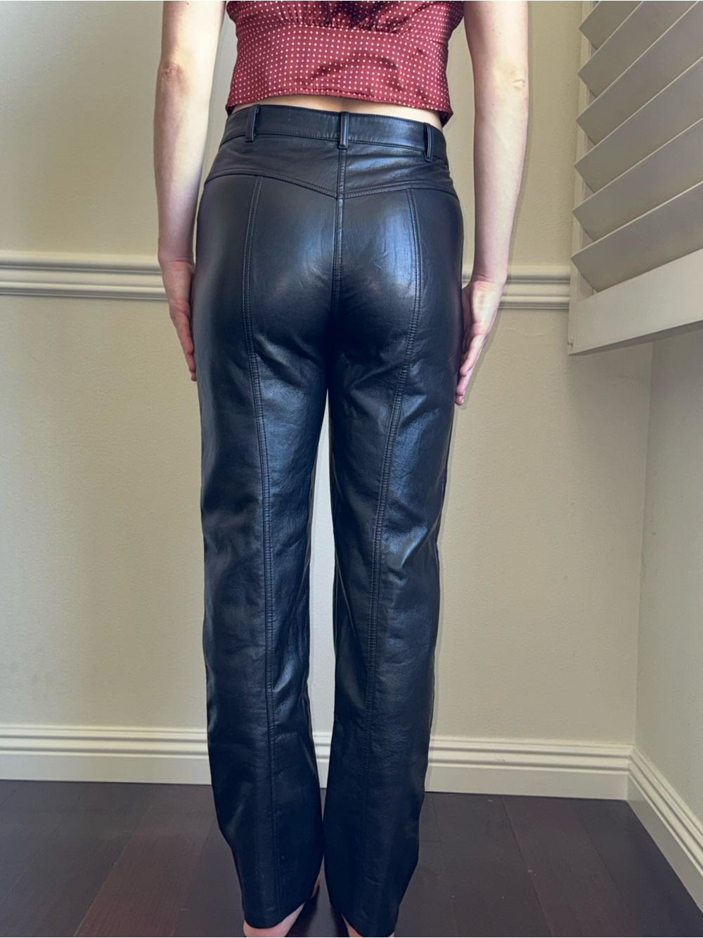 Aritzia Wilfred Rebel Pants Japanese Vegan Leather 8 Black High-waisted preowned - Picture 7 of 15
